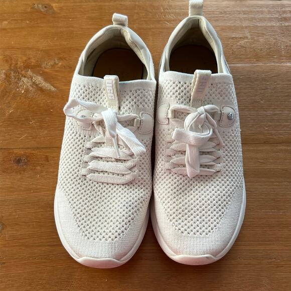UGG Women’s Tay Mesh Knit Sneakers Cream Shoes Size 9.5 Casual Athleisure - Picture 3 of 7